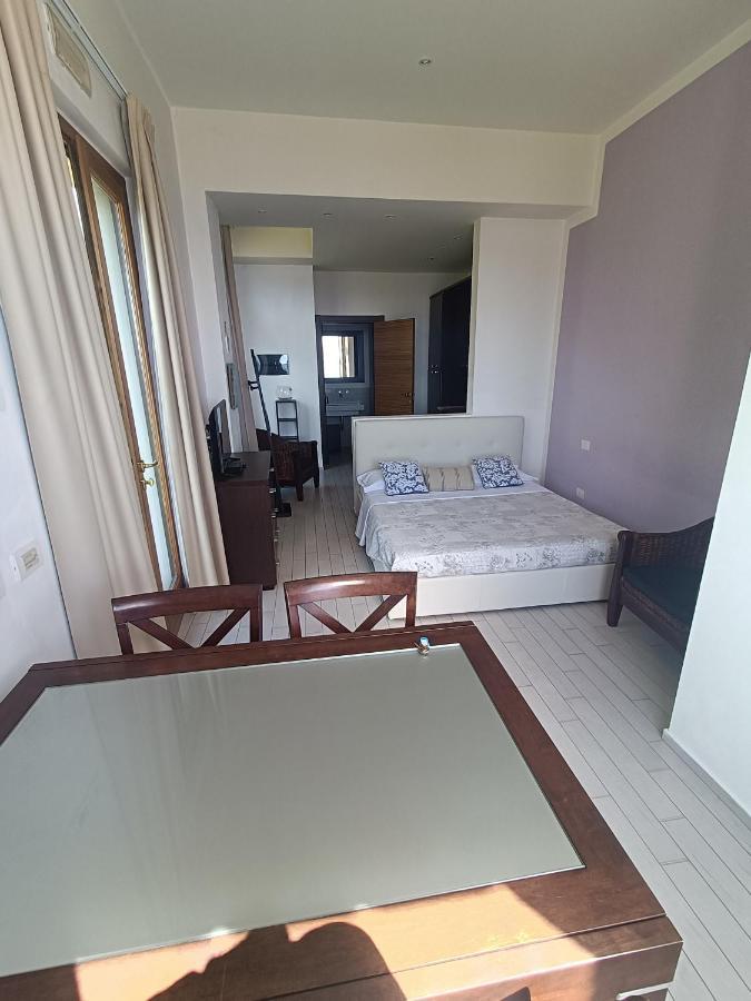 Aparthotel Cala Dei Mori Livorno Exterior foto